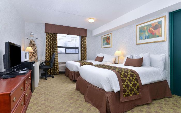 LEXINGTON INN & SUITES WINDSOR
