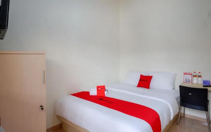 RedDoorz near Alun Alun Kudus 2