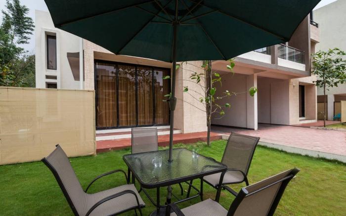 StayVista's Greenwoods Villa 7 - City-Center Villa with Private Pool, Terrace, Lift & Ping-Pong Tabl