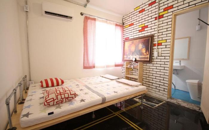 Time Travelers Party Hostel In Hongdae - Foreigners Only