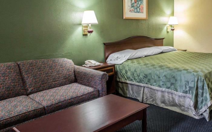 Rodeway Inn & Suites Plymouth Hwy 64
