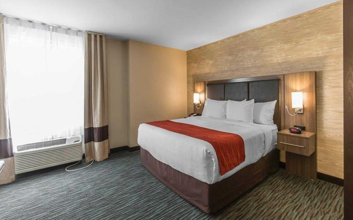 Comfort Inn & Suites Airport North