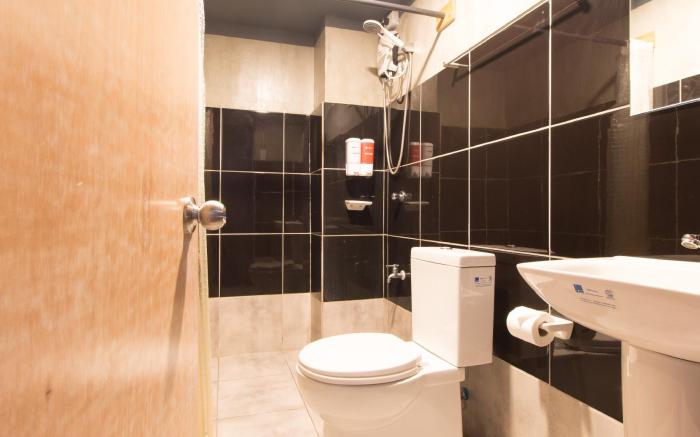RedDoorz Plus @ Taft North Mandurriao