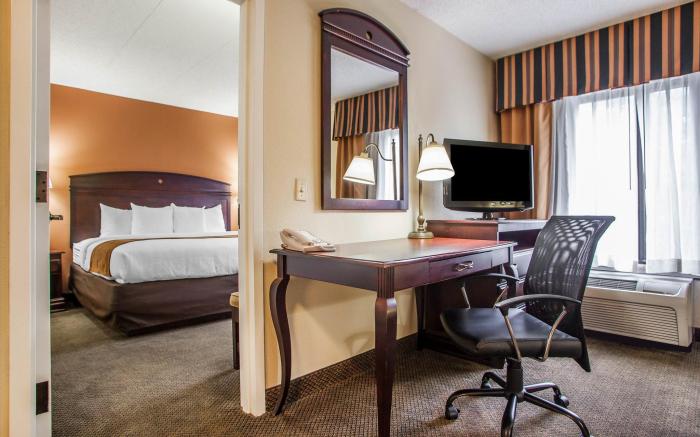 Comfort Inn & Suites Somerset - New Brunswick
