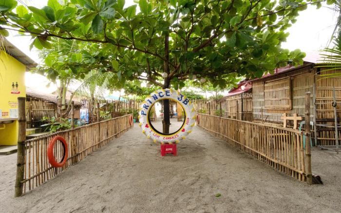 RedDoorz @ Prince JB Beach Resort Zambales