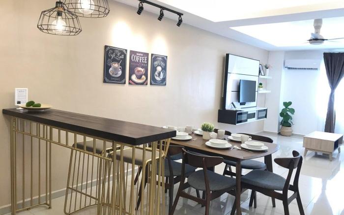 Enamor ~ Walking Distance to SEE, SHOP and EAT!
