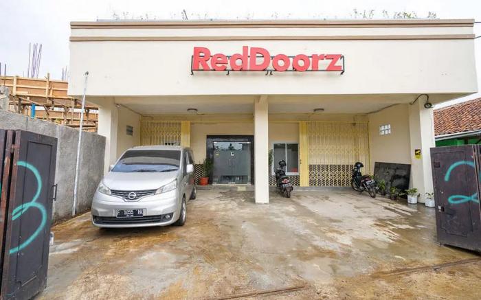 RedDoorz Syariah near Exit Toll Ciawi