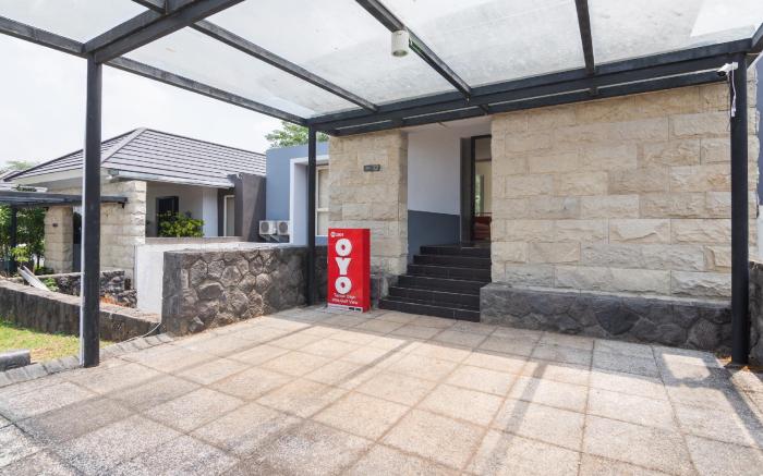 OYO 2001 Taman Dayu Villa Golf View