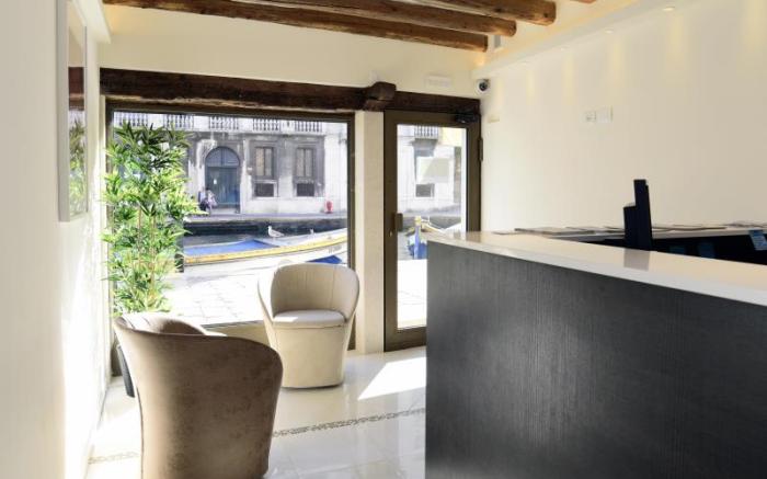 Leone Hotel