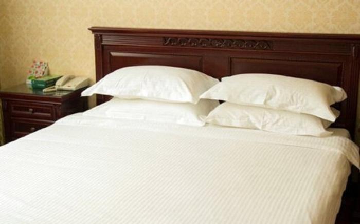 GreenTree Inn Anhui Fuyang Funan East Huaihe Road Express Hotel