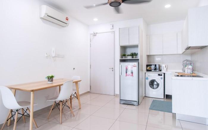 Huge Duplex iCity Shah Alam 8 people by SmartHome 