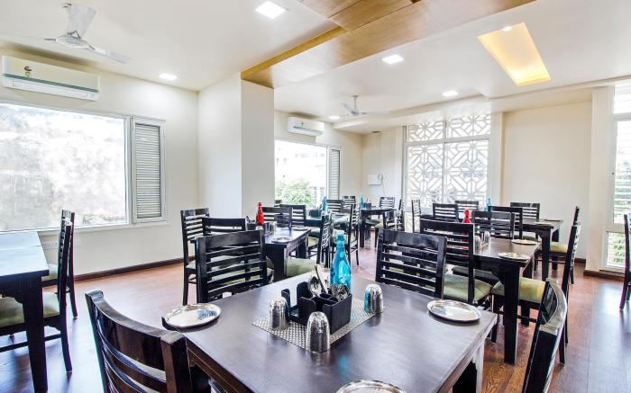 FabHotel The Royal CM Plaza