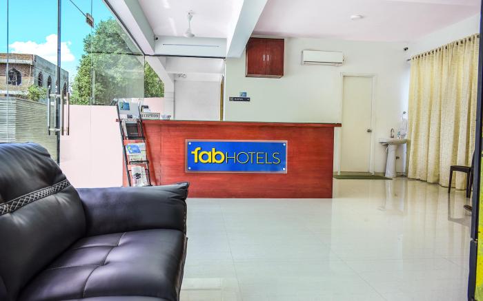 FabHotel Limestone Suites - 750M from Yashoda Hospitals, Somajiguda
