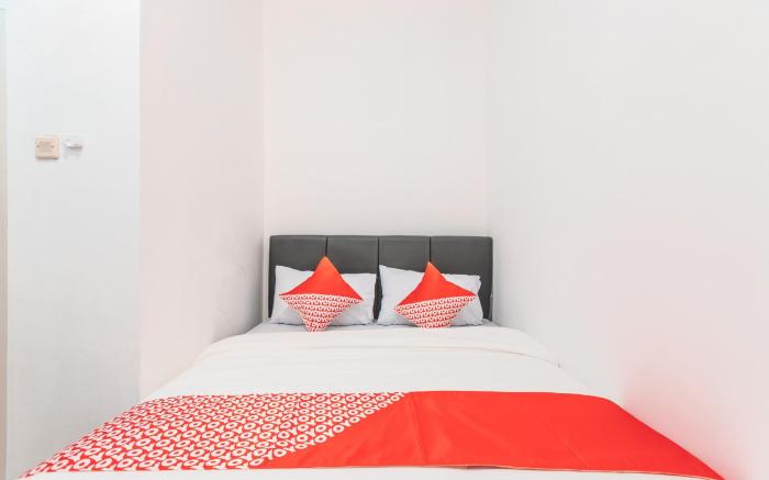 Super OYO 2223 J&b Room Utan Kayu