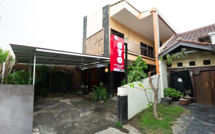 Super OYO 2285 Art Guest House Syariah