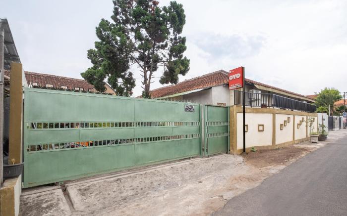 OYO 2394 Hotel Brosta