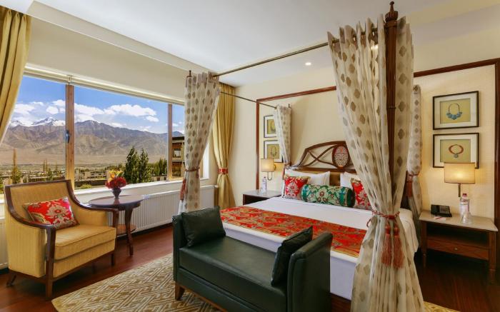 The Grand Dragon Hotel