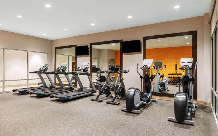 La Quinta Inn & Suites by Wyndham Kansas City Beacon Hill