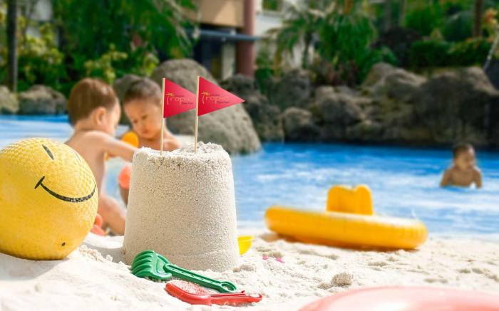 Grand Tropic Suites Hotel