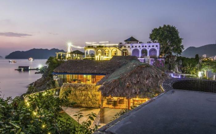 Le Pont Bungalow Hostel