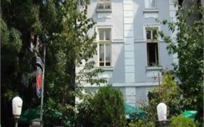 Hotel & Restaurant The House