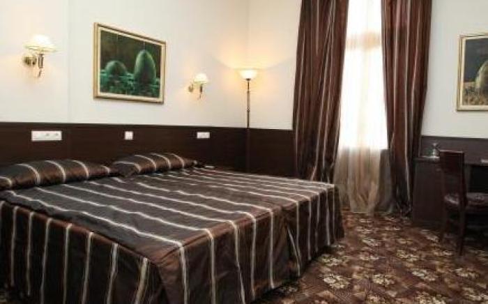 Hotel & Restaurant The House