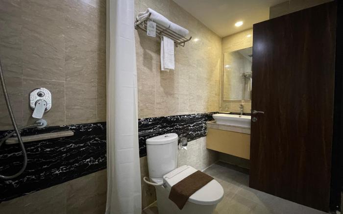 Travellers Hotel Phinisi