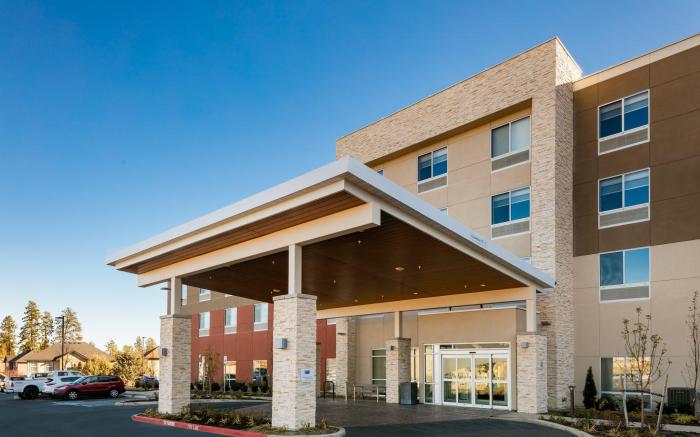Holiday Inn Express & Suites Bend South By IHG