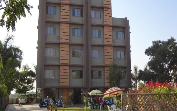 SNP House Airport Hotel & Restaurant