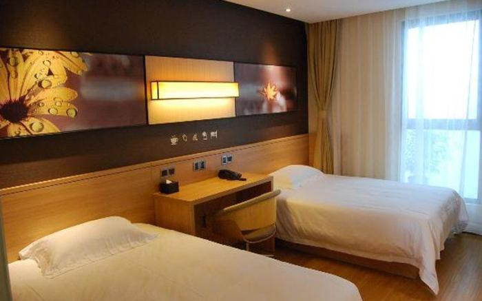 IU Hotel Wujiang Huadong Business City Tongli