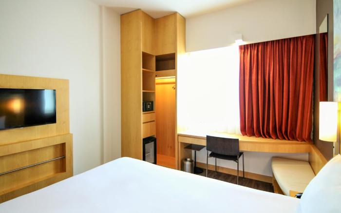 ibis One Central