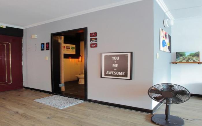 Abbey Road in Ximending Guesthouse