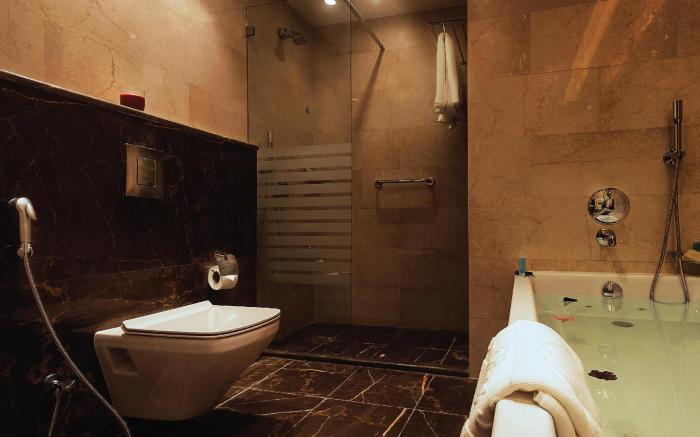 Seven Roses Hotel