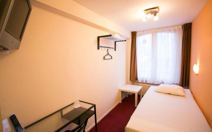 Quentin Golden Bear Hotel