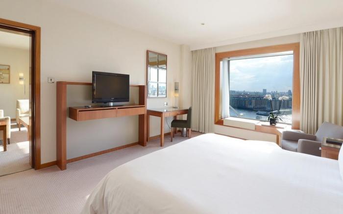 Canary Riverside Plaza Hotel