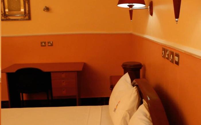 HI POINT HOTEL AND SUITES