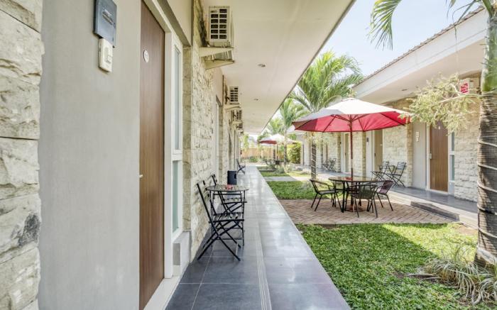Sunshine Family Homestay near Terminal 1 Juanda Airport