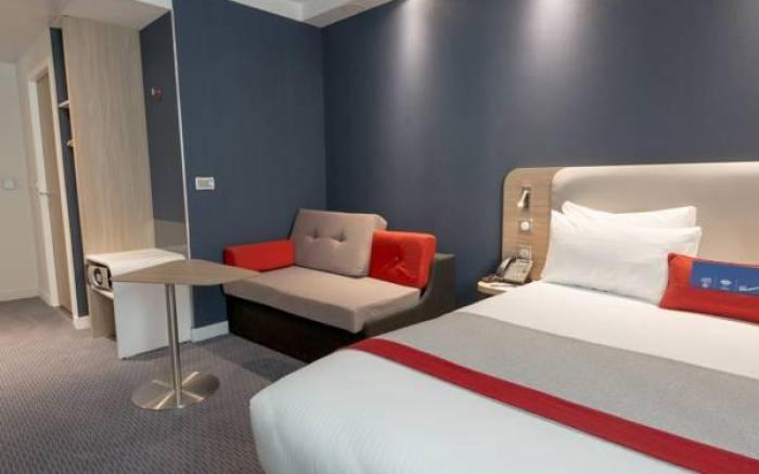 Holiday Inn Express Paris - Velizy By IHG