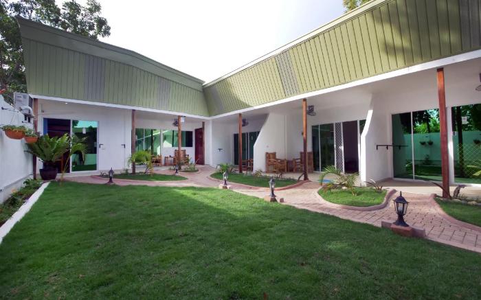 Alona Gecko Inn