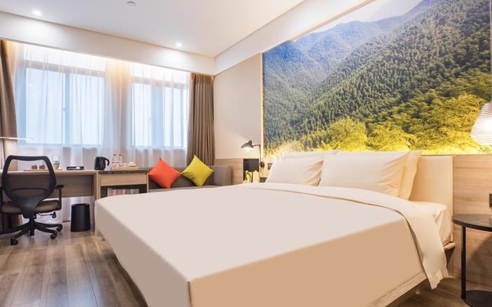 Atour Hotel Huzhou Changxing Changhai Road