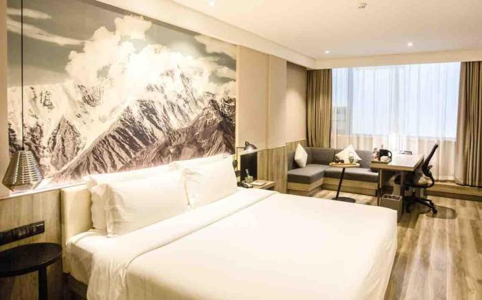Atour Hotel Chengdu Du Fu Caotang Metro Station