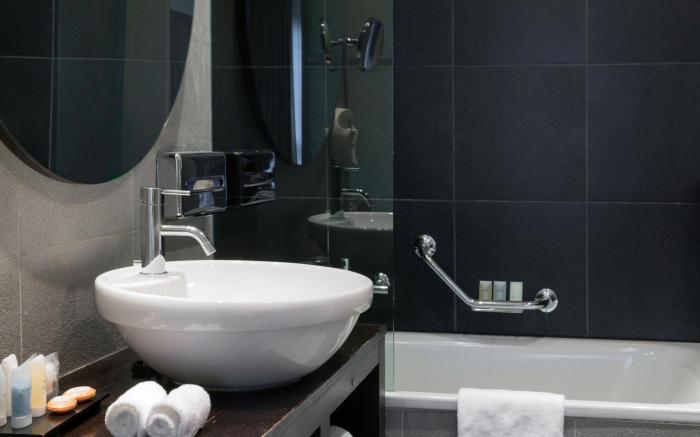 Jade Manotel Hotel