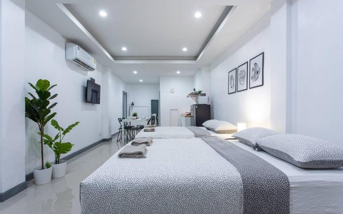 P1 Silom Pan large room full kitchen WIFI 4-6pax