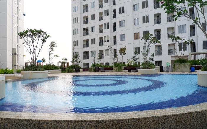 Stylish & Modern 2BR Bassura City Apt By Travelio