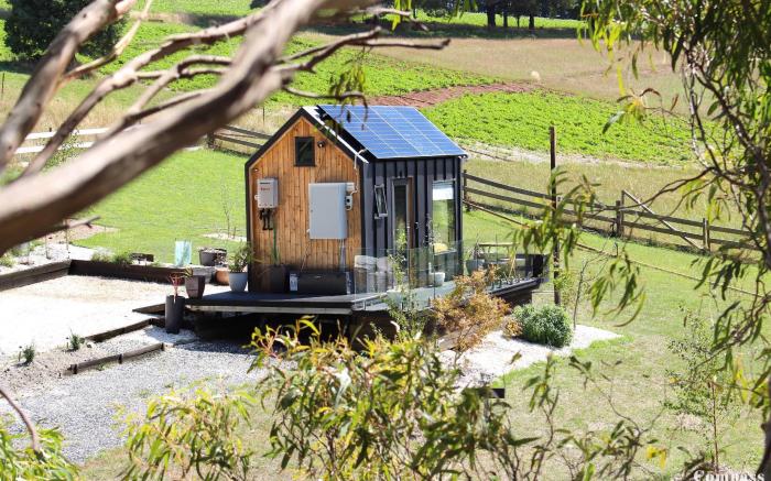 Modern Tiny House (Compass Hut)
