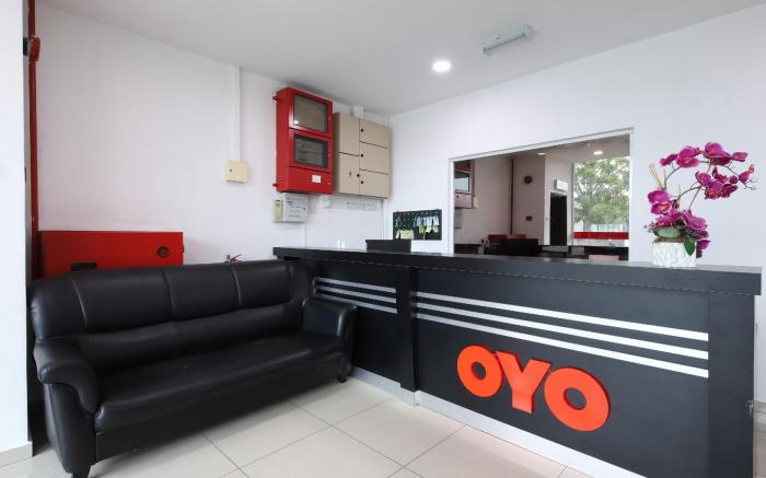 OYO 89497 Dream Nur Hotel