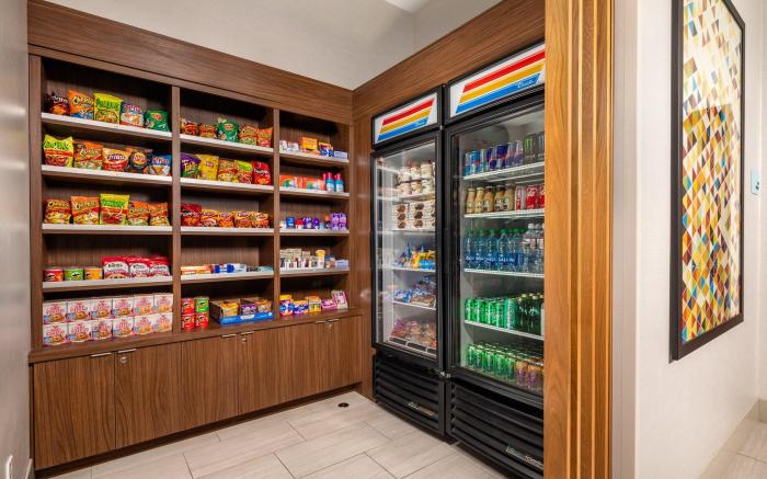 Holiday Inn Express and Suites Chatsworth By IHG