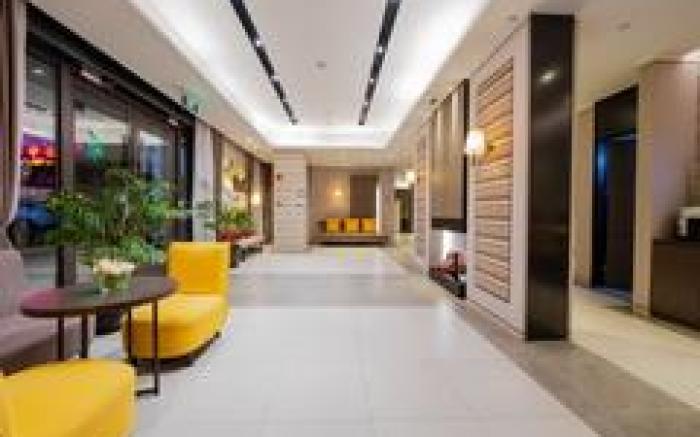 Home Inn Plus Shanghai Zhangjiang Guanglan Road Metro Station