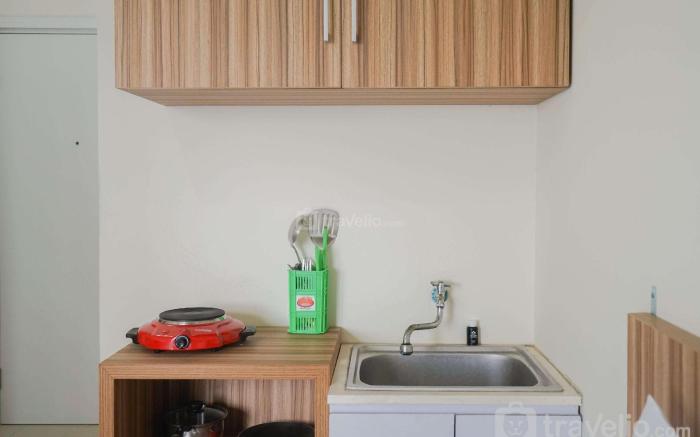 Cozy Studio Green Pramuka Apartment By Travelio