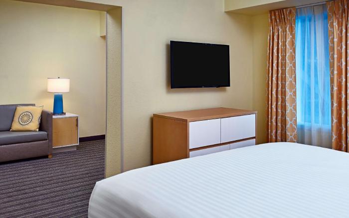 Sonesta Simply Suites Memphis East Poplar Pike 